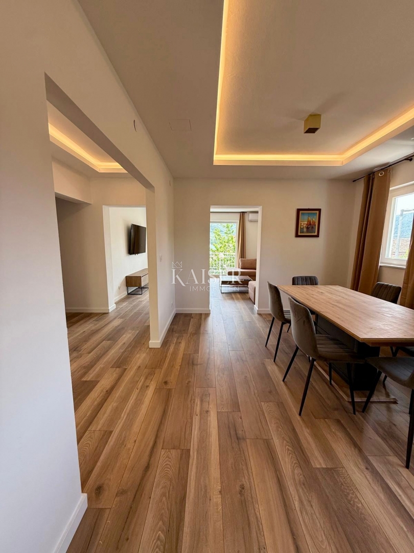 Otok Cres, Cres - samostojna hiša 288m2, 50m od morja s čudovitim pogledom
