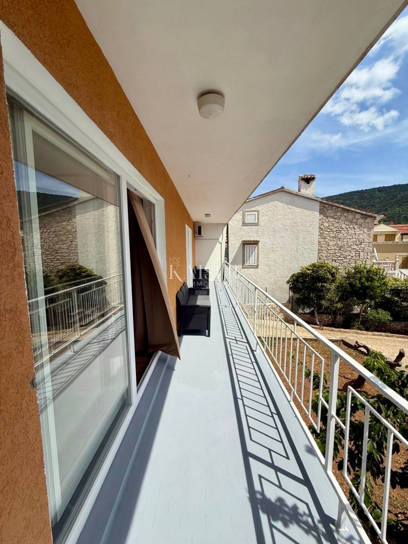 Otok Cres, Cres - samostojna hiša 288m2, 50m od morja s čudovitim pogledom