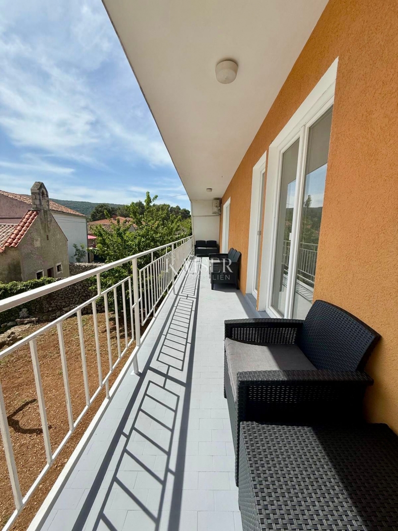 Otok Cres, Cres - samostojna hiša 288m2, 50m od morja s čudovitim pogledom