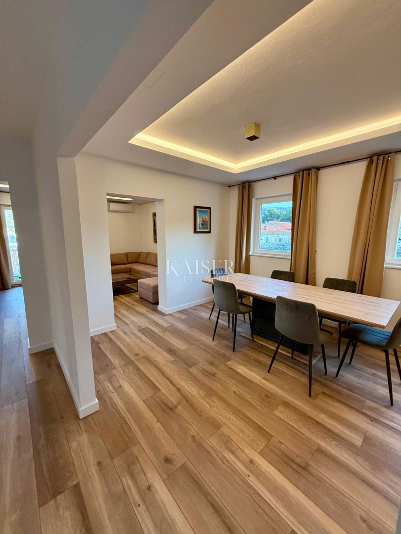 Otok Cres, Cres - samostojna hiša 288m2, 50m od morja s čudovitim pogledom