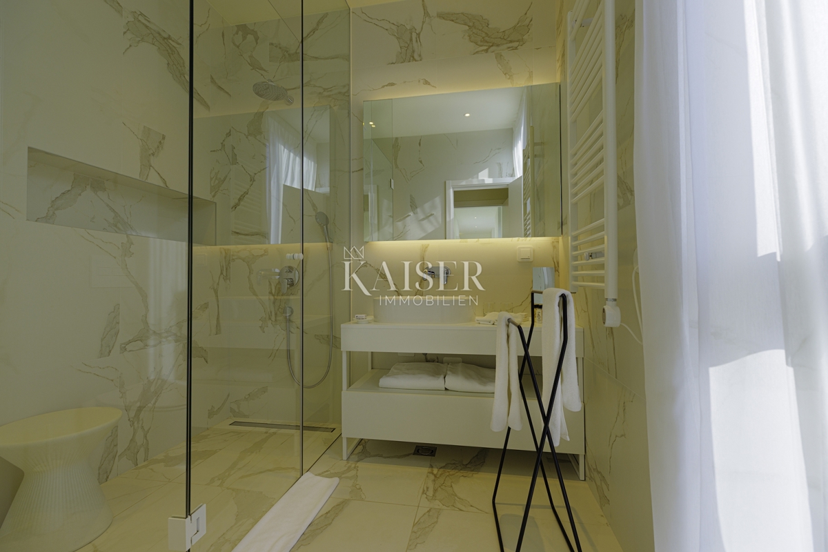 Istra, Umag, Savudrija - luksuzna vila v naselju, 275m2 - na voljo vse storitve v naselju