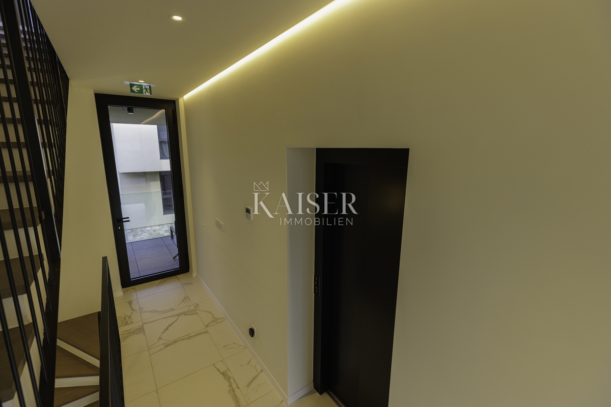 Istra, Umag, Savudrija - luksuzna vila v naselju, 275m2 - na voljo vse storitve v naselju