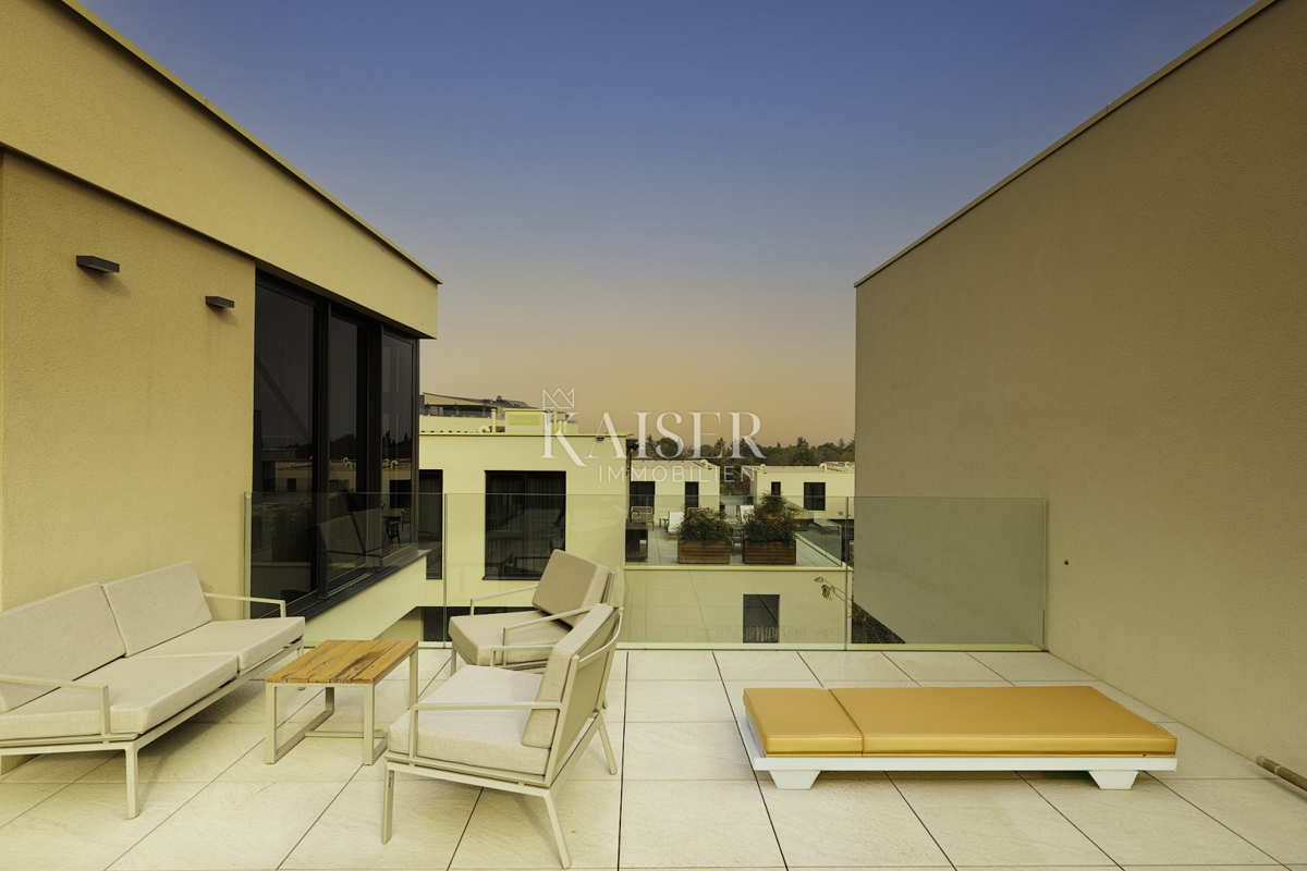 Istra, Umag, Savudrija - luksuzna vila v naselju, 275m2 - na voljo vse storitve v naselju