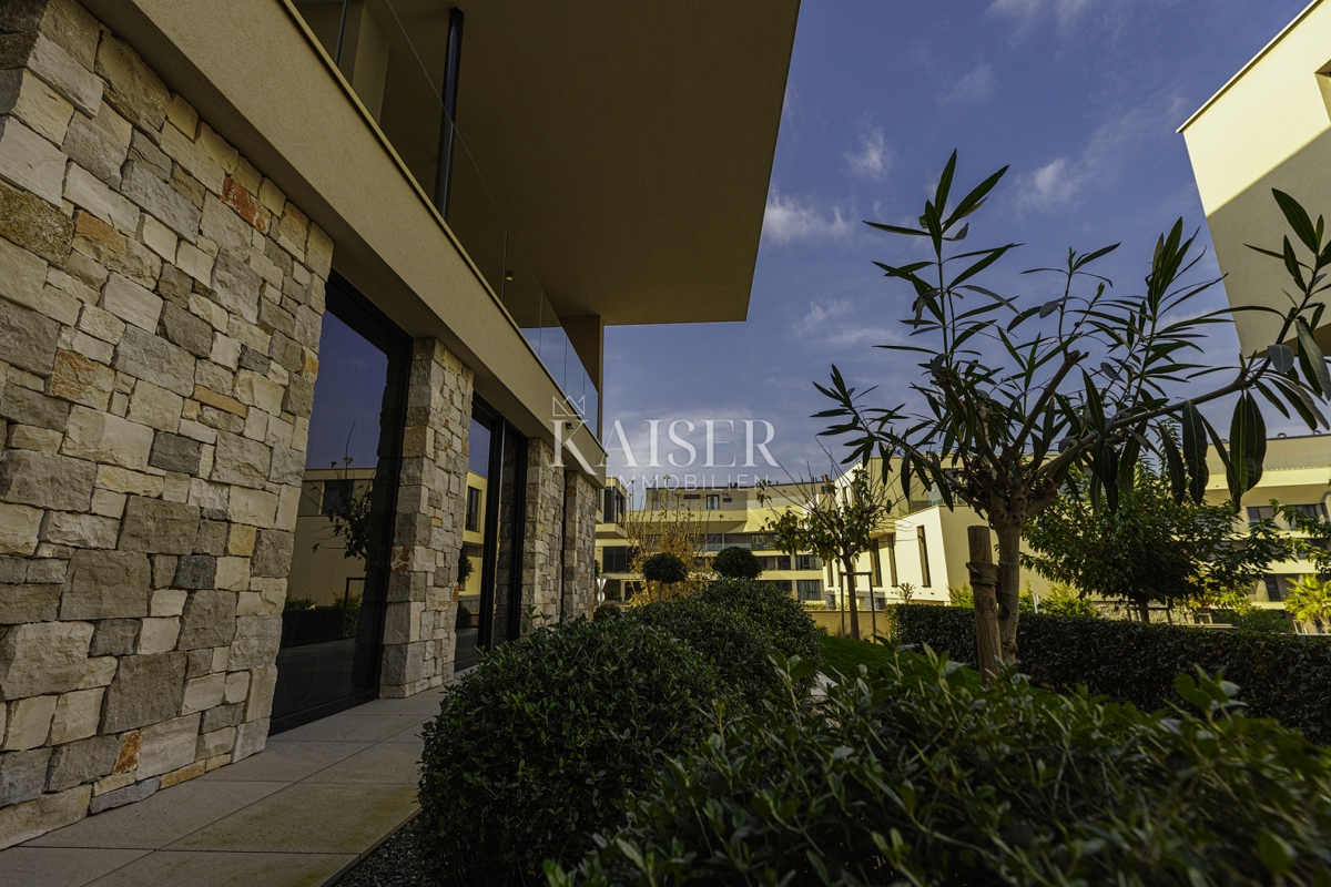 Istra, Umag, Savudrija - luksuzna vila v naselju, 275m2 - na voljo vse storitve v naselju