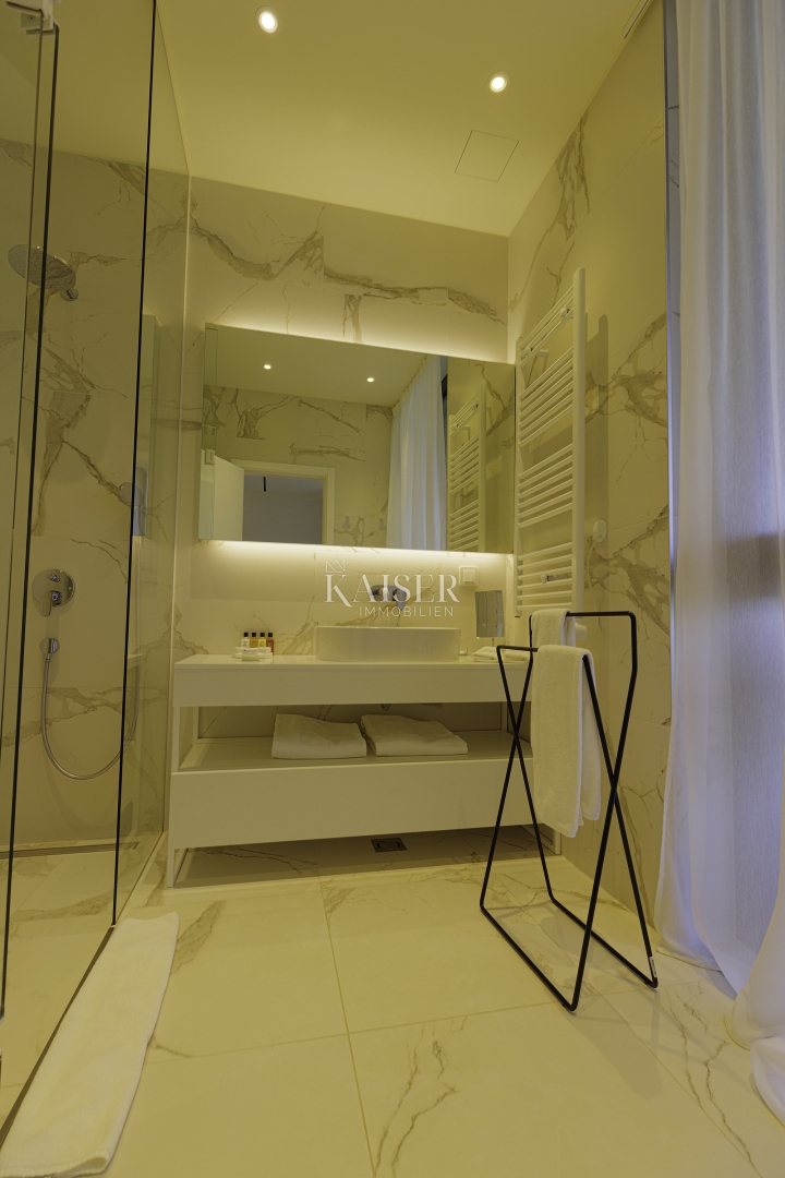 Istra, Umag, Savudrija - luksuzna vila v naselju, 275m2 - na voljo vse storitve v naselju