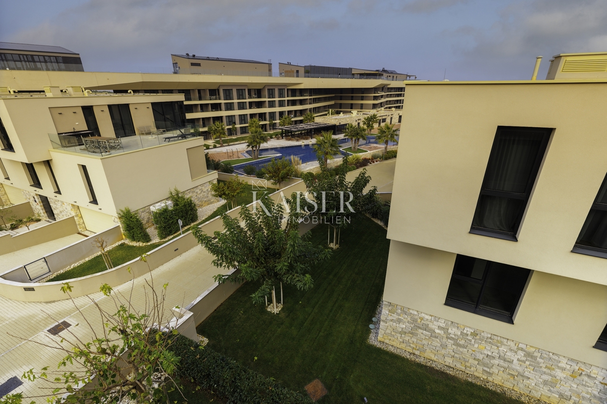 Istra, Umag, Savudrija - luksuzna vila v naselju, 275m2 - na voljo vse storitve v naselju