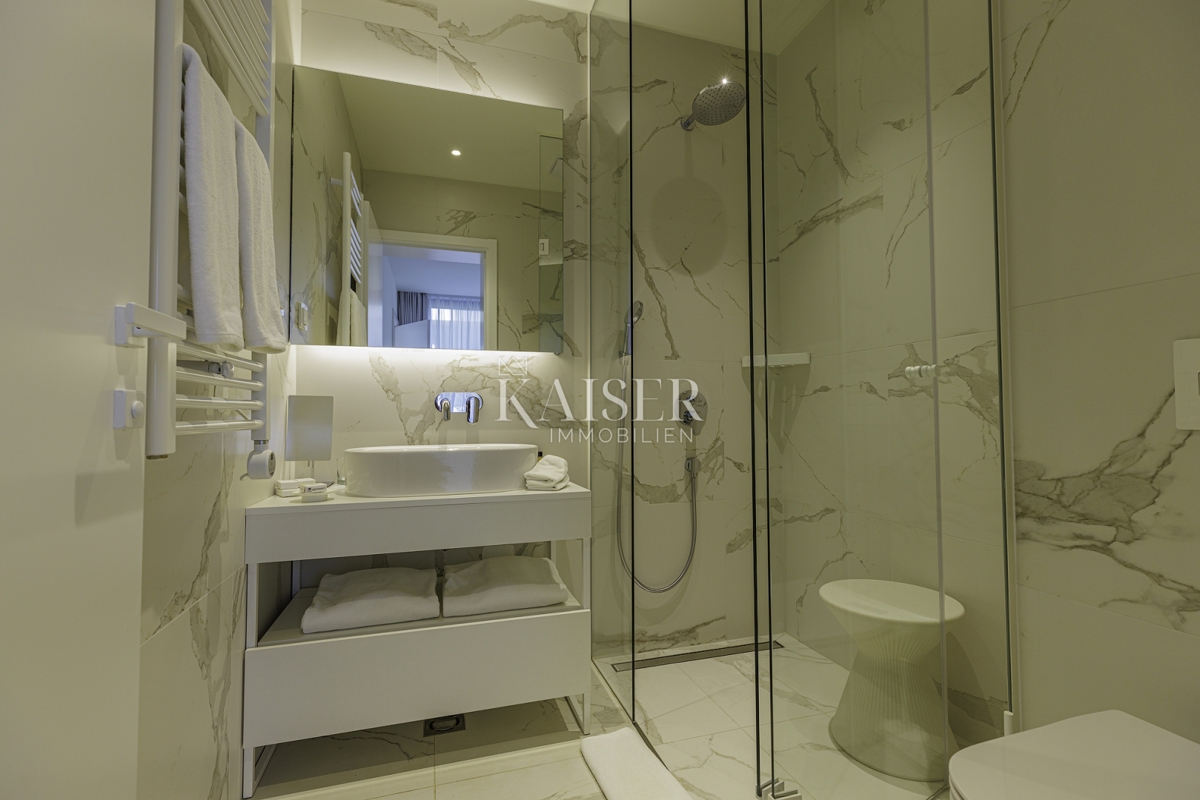 Istra, Umag, Savudrija - luksuzna vila v naselju, 275m2 - na voljo vse storitve v naselju