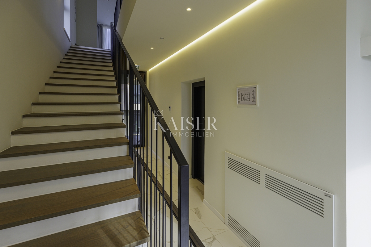 Istra, Umag, Savudrija - luksuzna vila v naselju, 275m2 - na voljo vse storitve v naselju