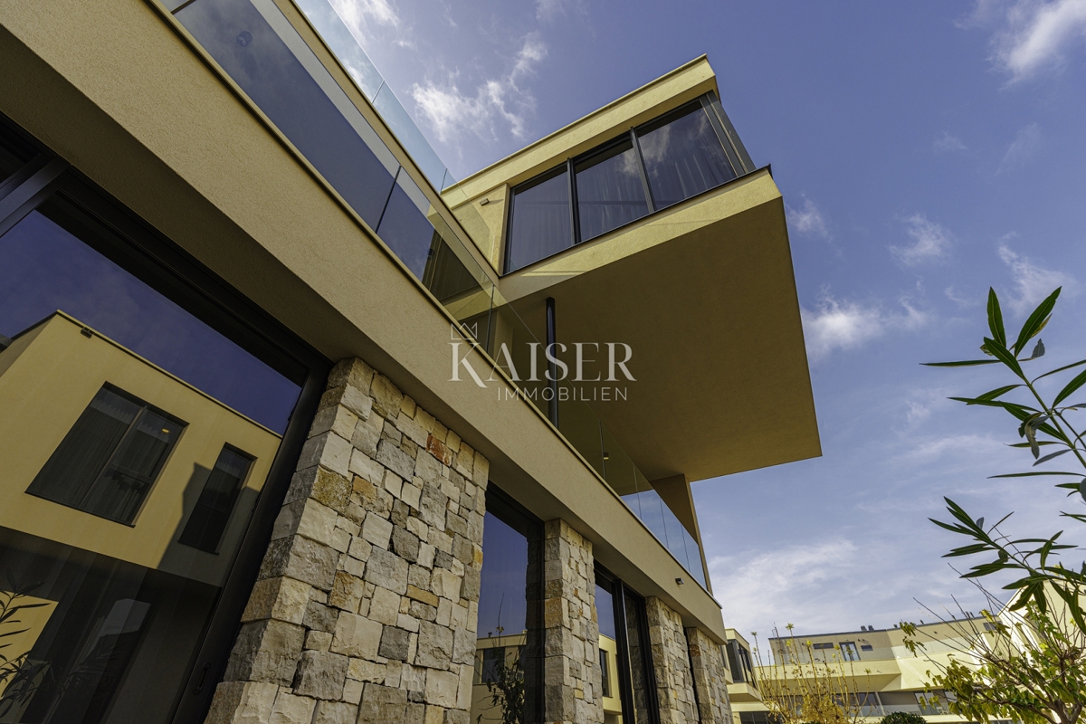 Istra, Umag, Savudrija - luksuzna vila v naselju, 275m2 - na voljo vse storitve v naselju