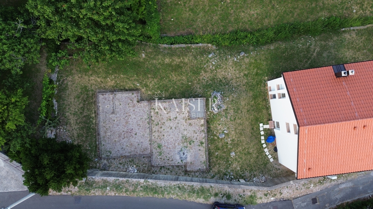 Novi Vinodolski, Bribir - gradbeno zemljišče z začetkom gradnje