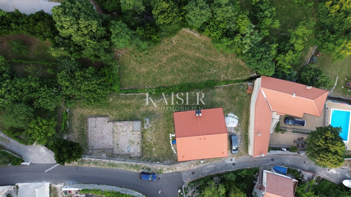 Novi Vinodolski, Bribir - gradbeno zemljišče z začetkom gradnje