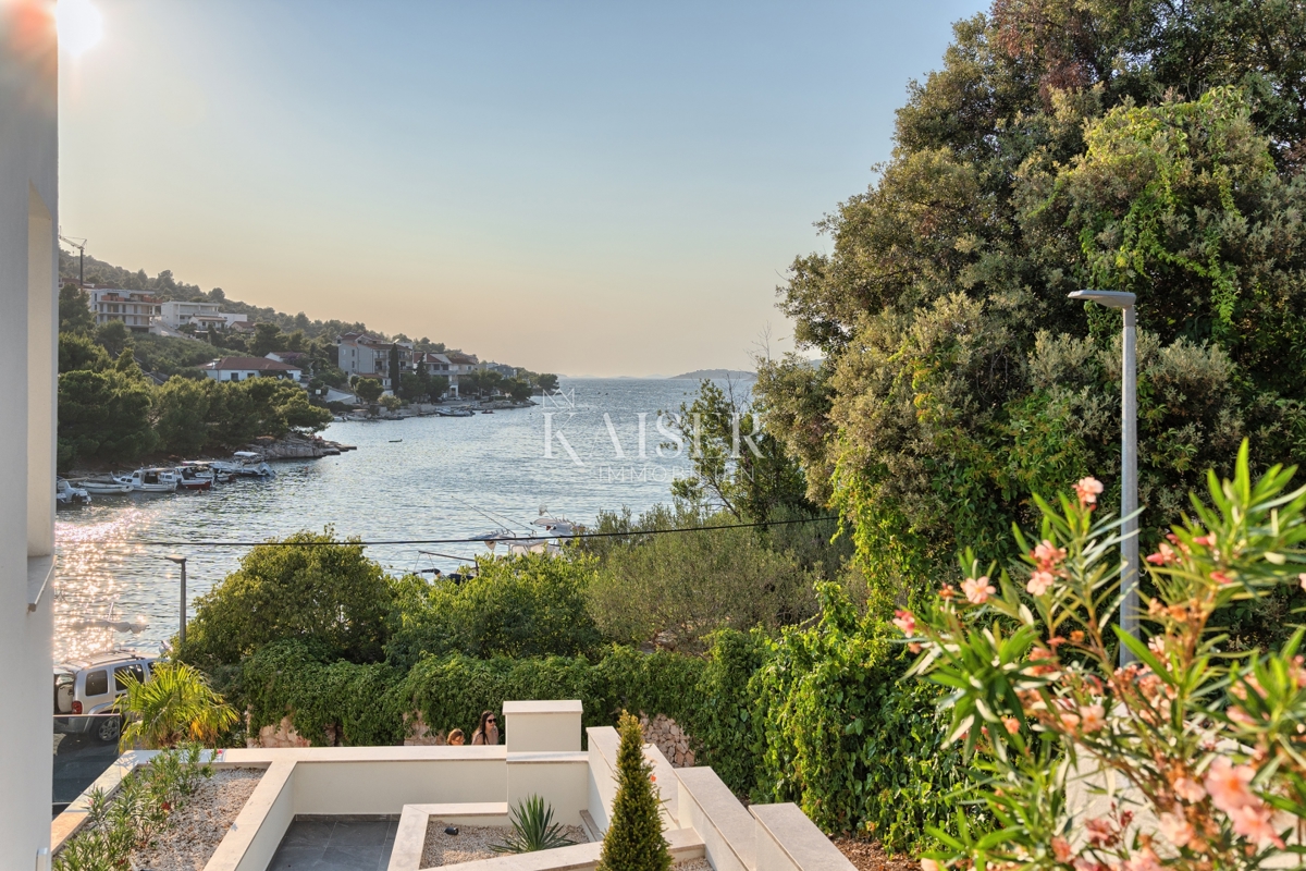 Šibenik, Rogoznica - Ekskluzivna vila z bazenom - novogradnja