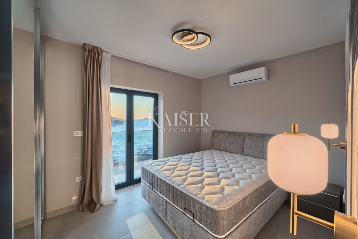 Šibenik, Rogoznica - Ekskluzivna vila z bazenom - novogradnja