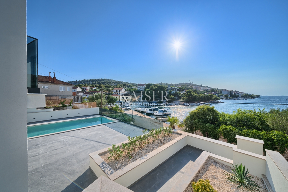 Šibenik, Rogoznica - Ekskluzivna vila z bazenom - novogradnja