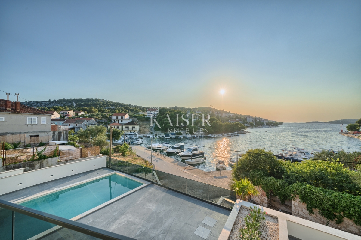 Šibenik, Rogoznica - Ekskluzivna vila z bazenom - novogradnja