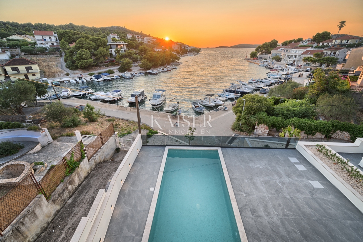 Šibenik, Rogoznica - Ekskluzivna vila z bazenom - novogradnja