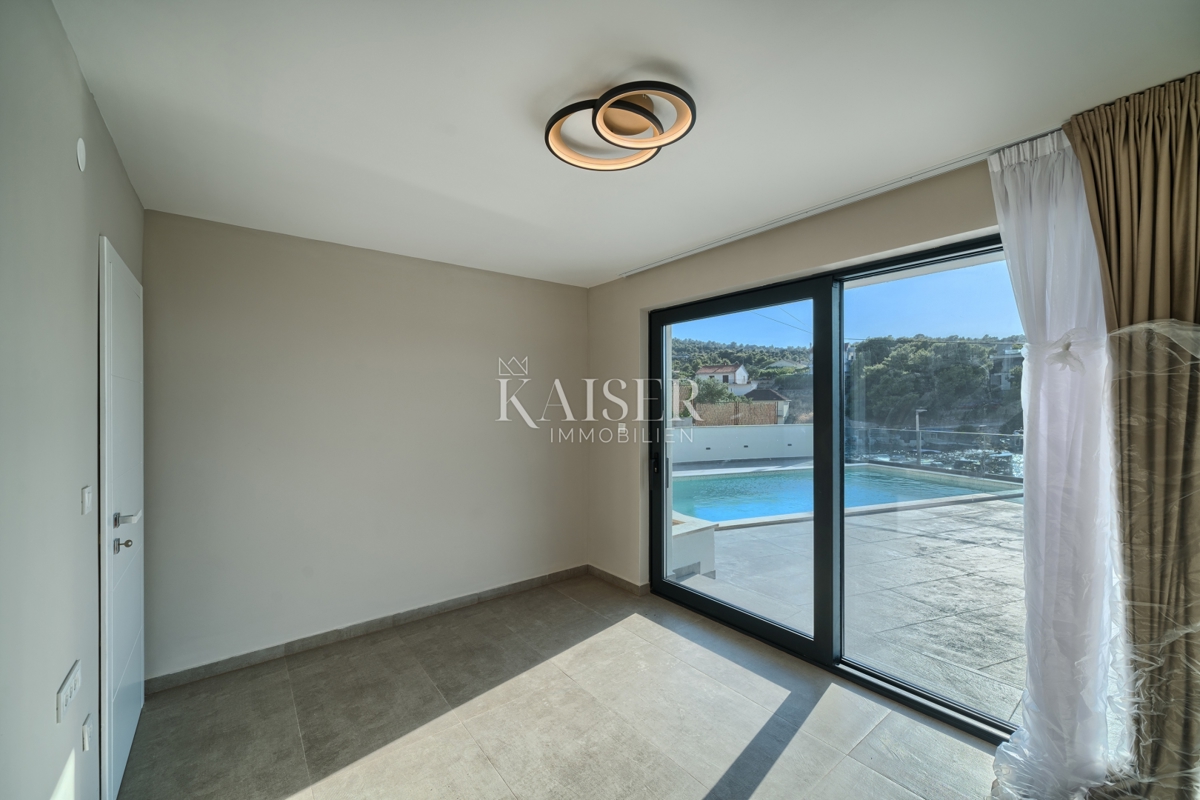 Šibenik, Rogoznica - Ekskluzivna vila z bazenom - novogradnja