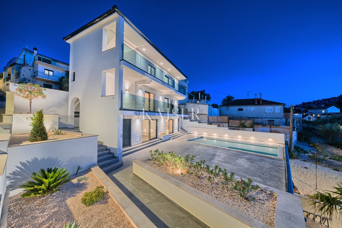Šibenik, Rogoznica - Ekskluzivna vila z bazenom - novogradnja