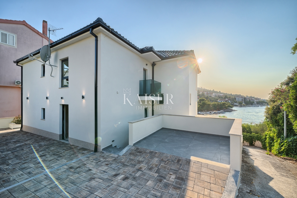 Šibenik, Rogoznica - Ekskluzivna vila z bazenom - novogradnja