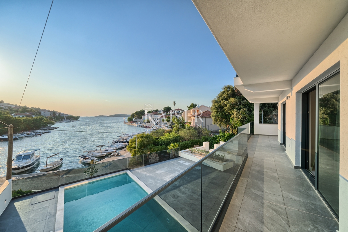 Šibenik, Rogoznica - Ekskluzivna vila z bazenom - novogradnja