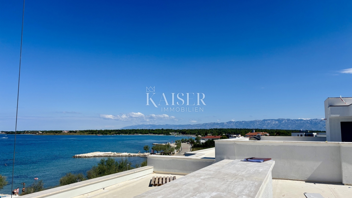 Zadar – Zaton | Elegantno stanovanje z veliko teraso – prva vrsta ob morju