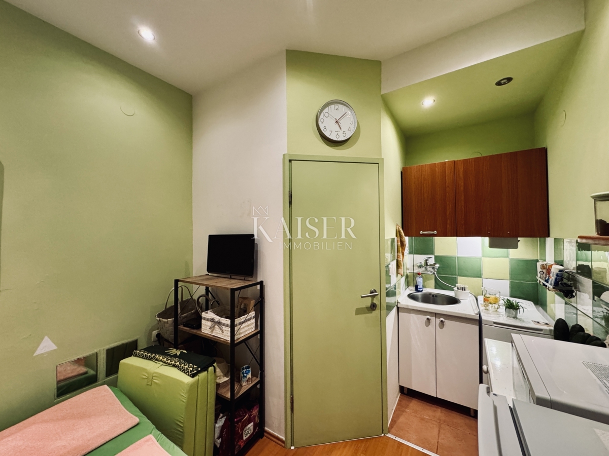 Opatija – Garsonjera 15 m2 v centru, 1. vrsta do morja