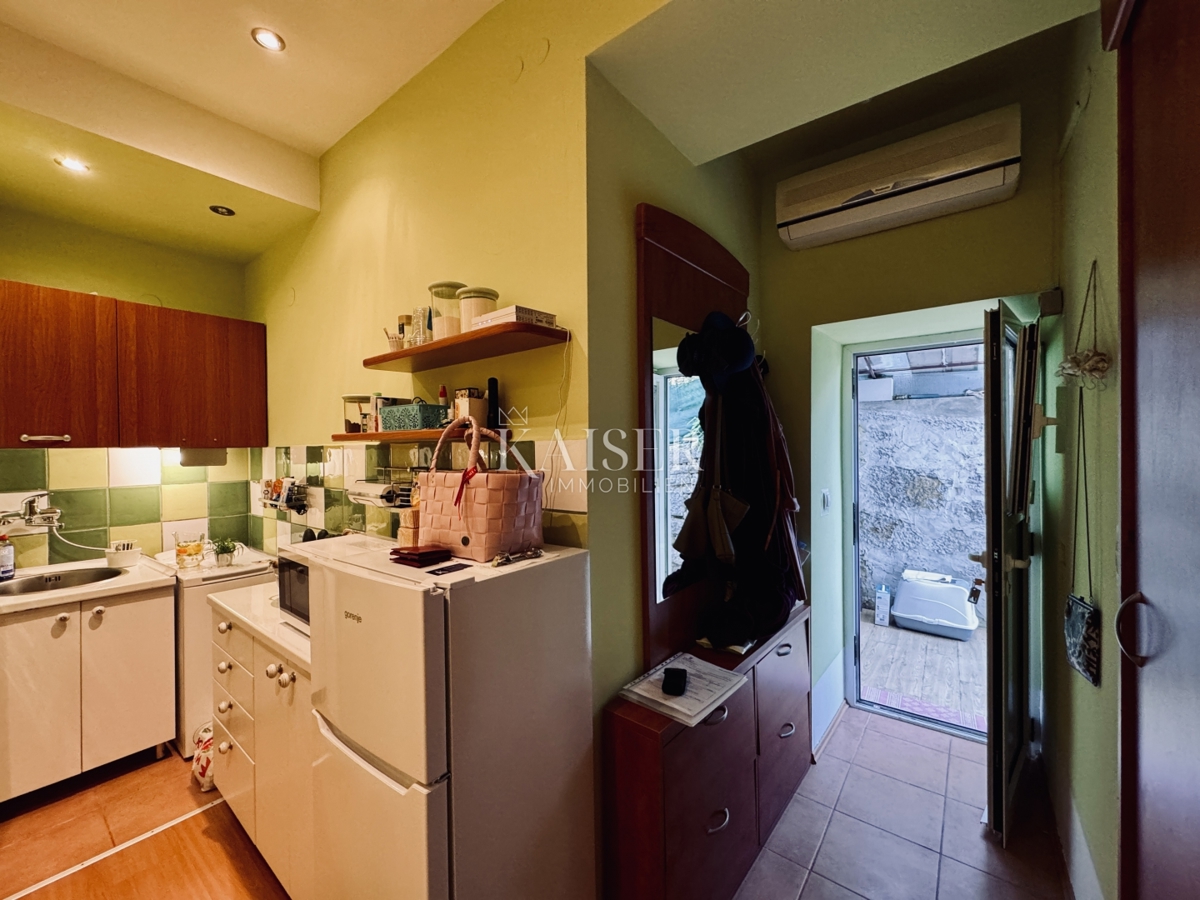 Opatija – Garsonjera 15 m2 v centru, 1. vrsta do morja