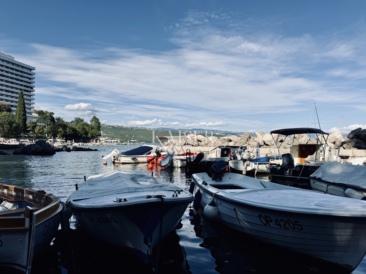 Opatija – Garsonjera 15 m2 v centru, 1. vrsta do morja