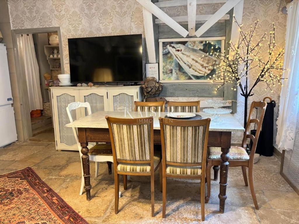 Istra, Marčana - tradicionalna kamnita vila z bazenom