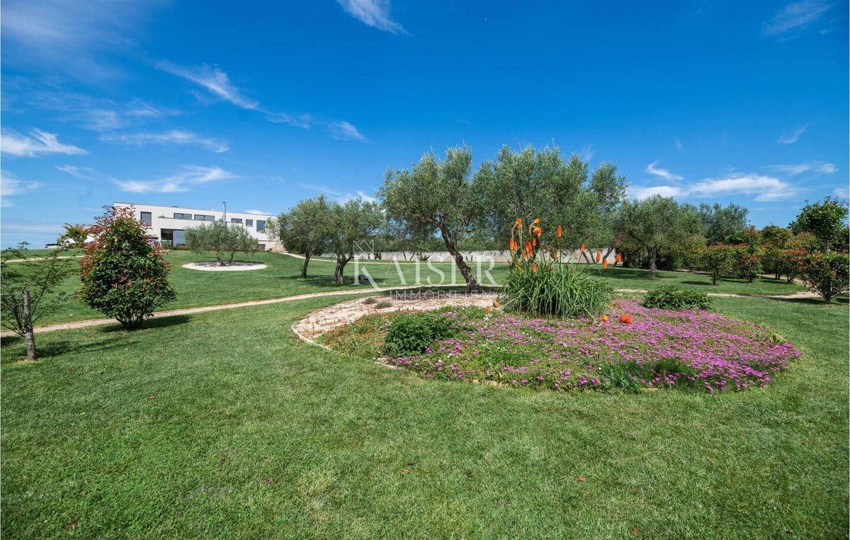 Istra, Umag, luksuzna vila 420 m2 z bazenom in pogledom na morje