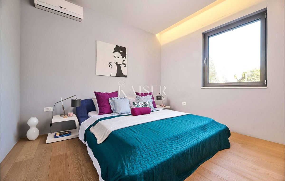 Istra, Umag, luksuzna vila 420 m2 z bazenom in pogledom na morje