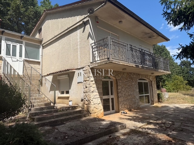 Žminj - družinska hiša na 6.454 m2 veliki parceli