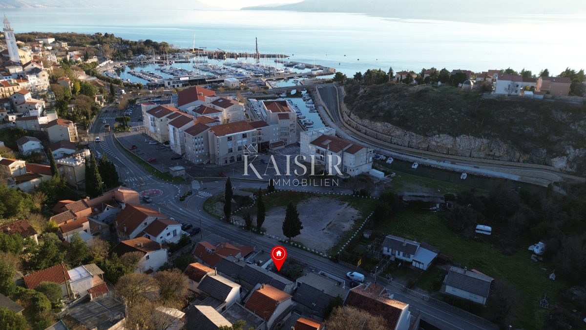 Novi Vinodolski - prostorna kamnita hiša z vrtom in garažo