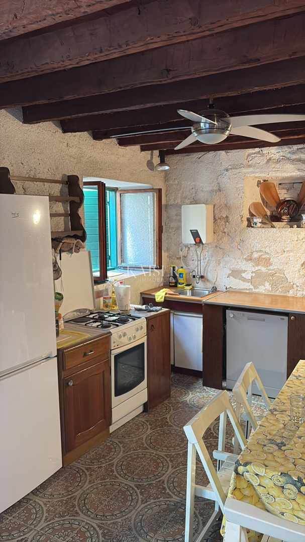 Rogoznica, Šibenik-Tradicionalna kamnita hiša 50m od morja