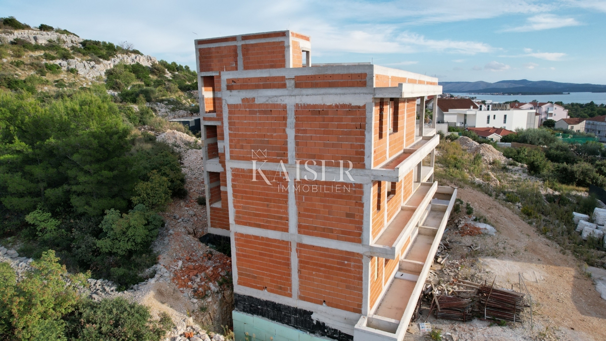 Prostorno stanovanje (S1) v pritličju z zasebnim vrtom, Mandalina - Šibenik