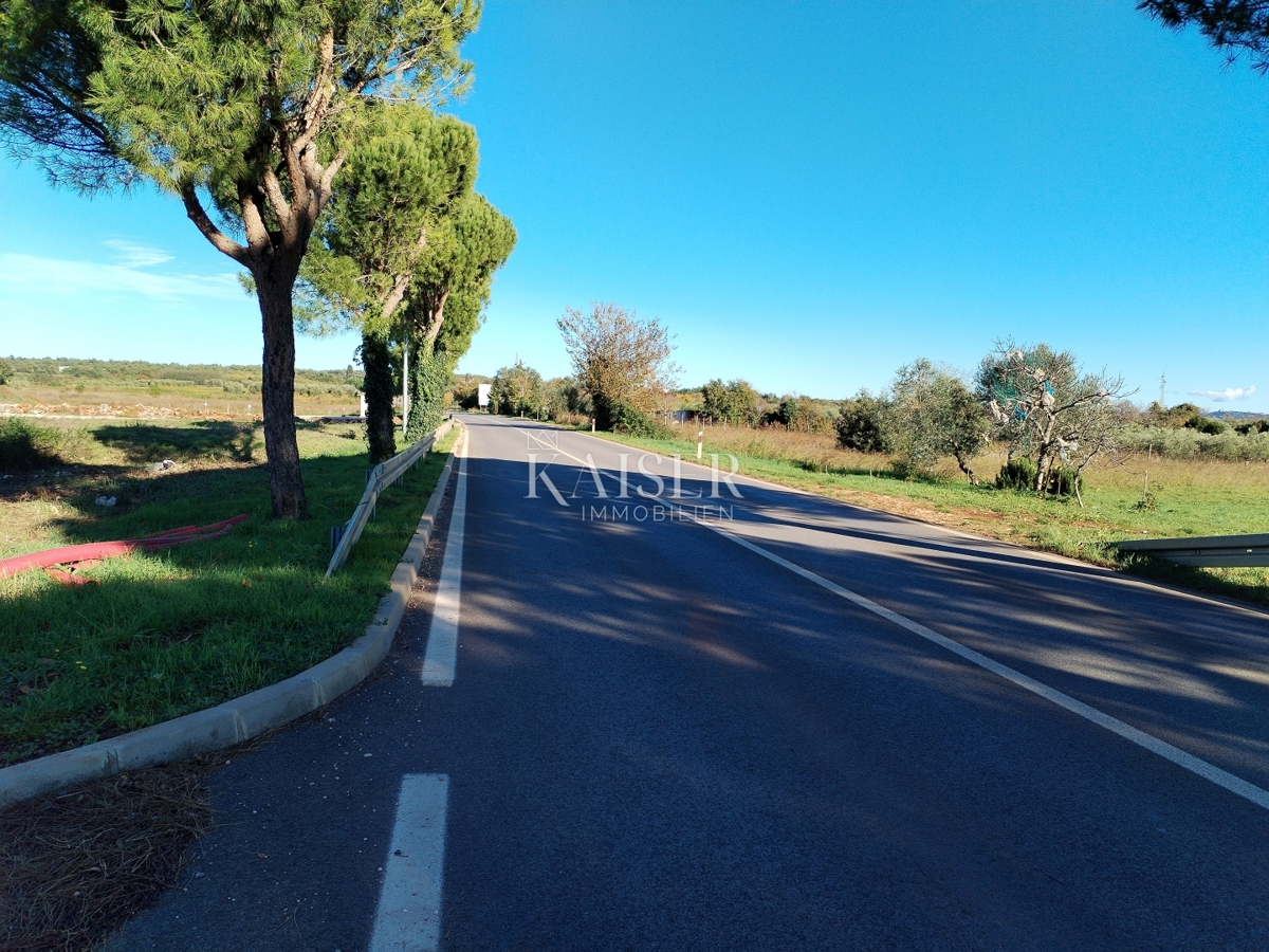  Zazidljivo zemljišče Umag, 437m2