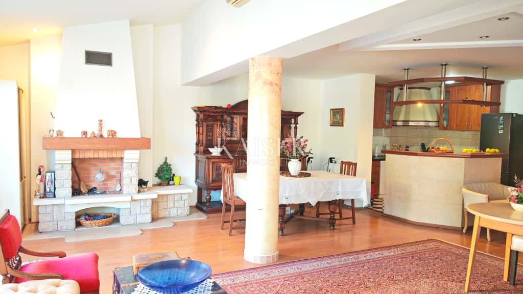 Stanovanje Pula, 156,53m2