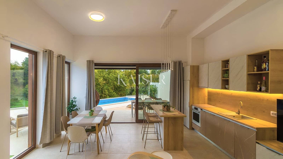 Istra, Svetvinčenat - moderna polpritlična hiša z bazenom