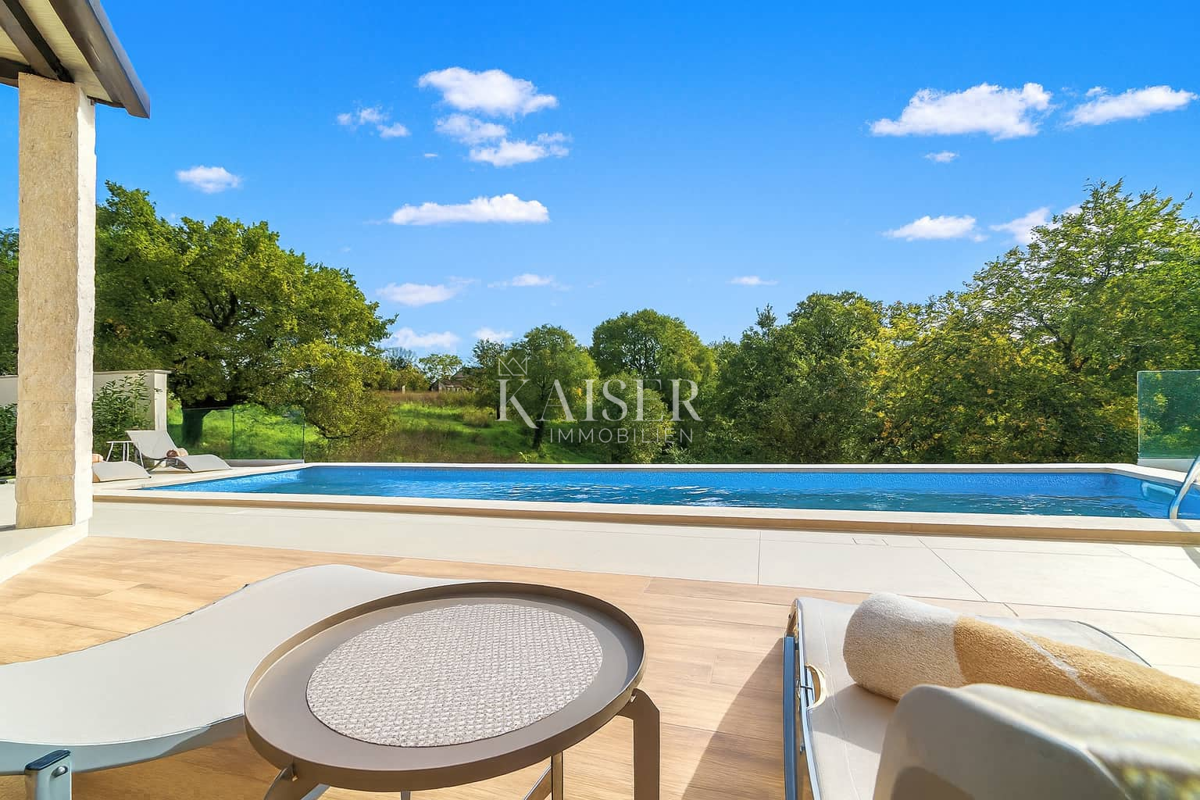 Istra, Svetvinčenat - moderna polpritlična hiša z bazenom