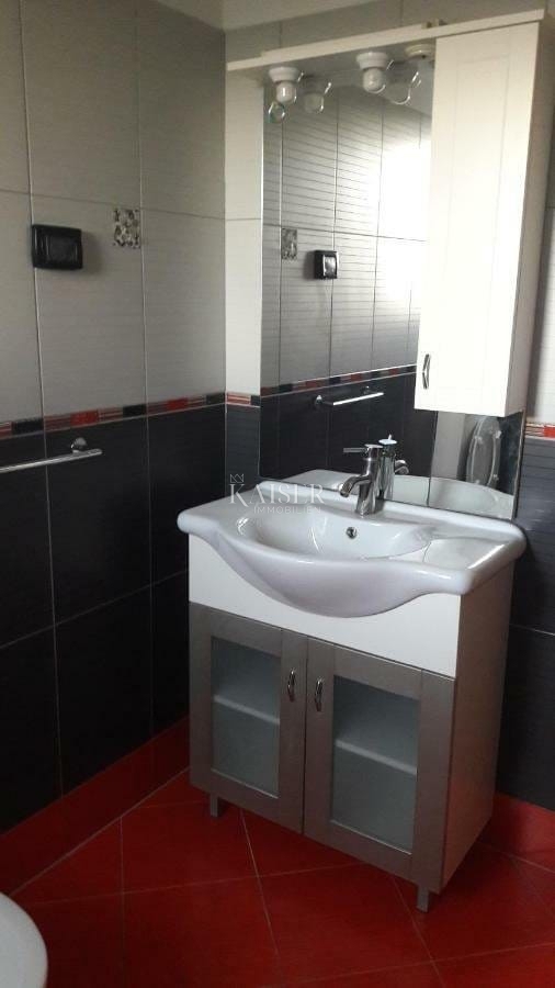 Istra, Umag - okolica: opremljena hiša 200m2 z dvema apartmajema in velikim vrtom 500m2