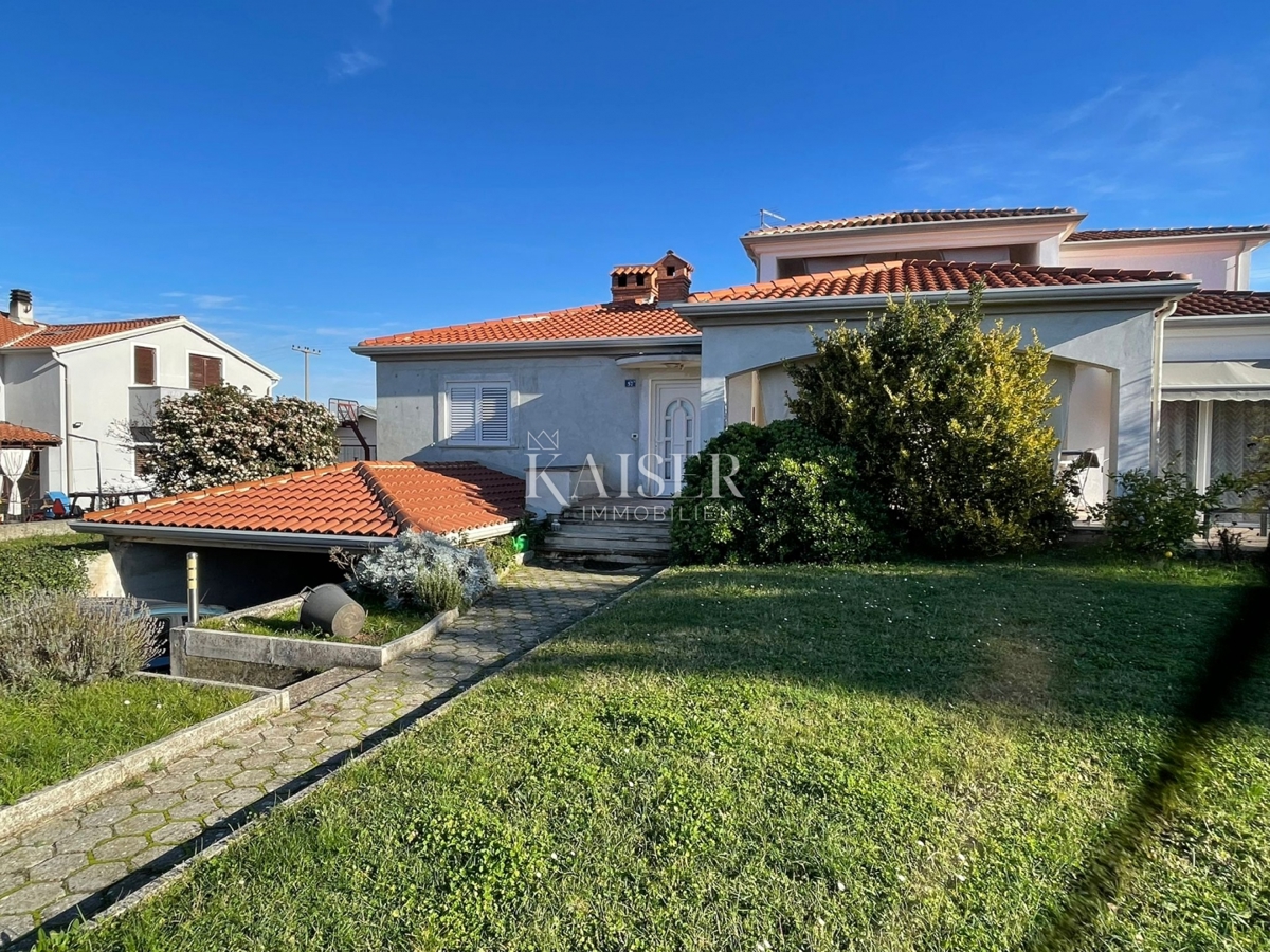 Istra, Umag - okolica: opremljena hiša 200m2 z dvema apartmajema in velikim vrtom 500m2