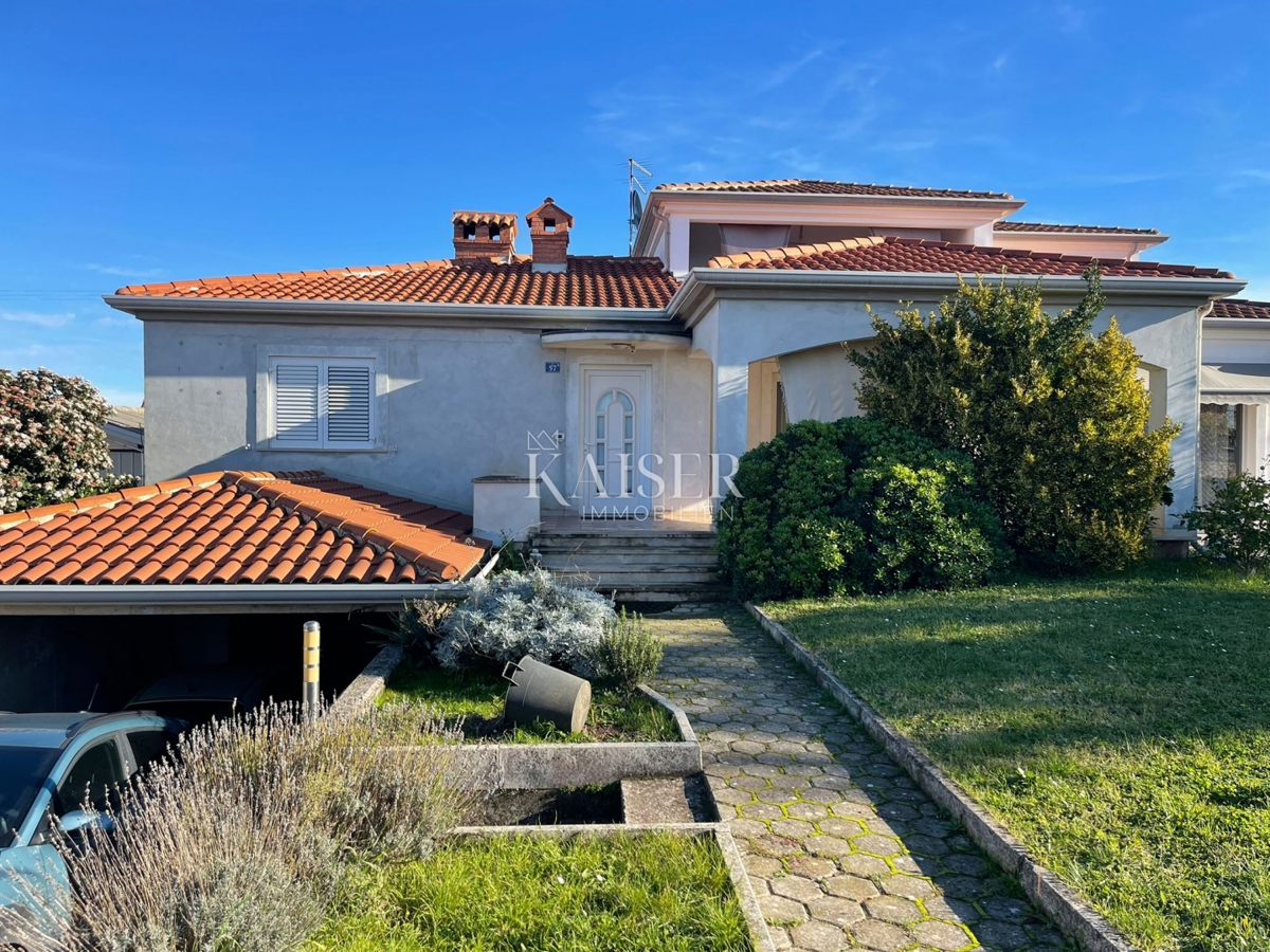 Istra, Umag - okolica: opremljena hiša 200m2 z dvema apartmajema in velikim vrtom 500m2