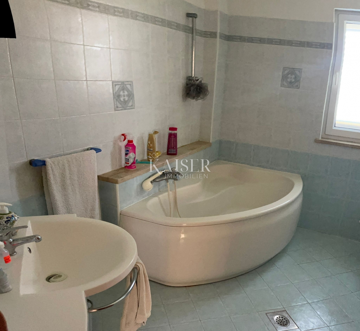 Istra, Umag - okolica: opremljena hiša 200m2 z dvema apartmajema in velikim vrtom 500m2