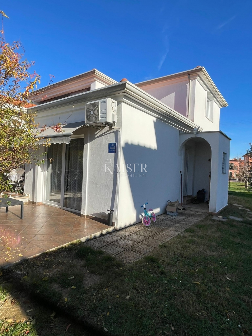 Istra, Umag - okolica: opremljena hiša 200m2 z dvema apartmajema in velikim vrtom 500m2