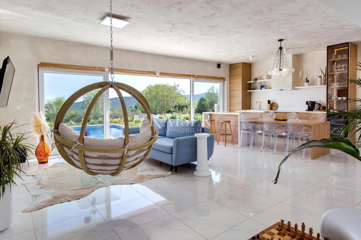 Čudovita hiša v bližini Šibenika