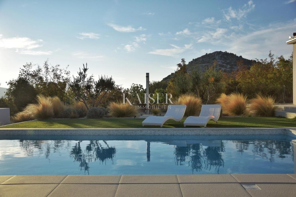 Čudovita hiša v bližini Šibenika