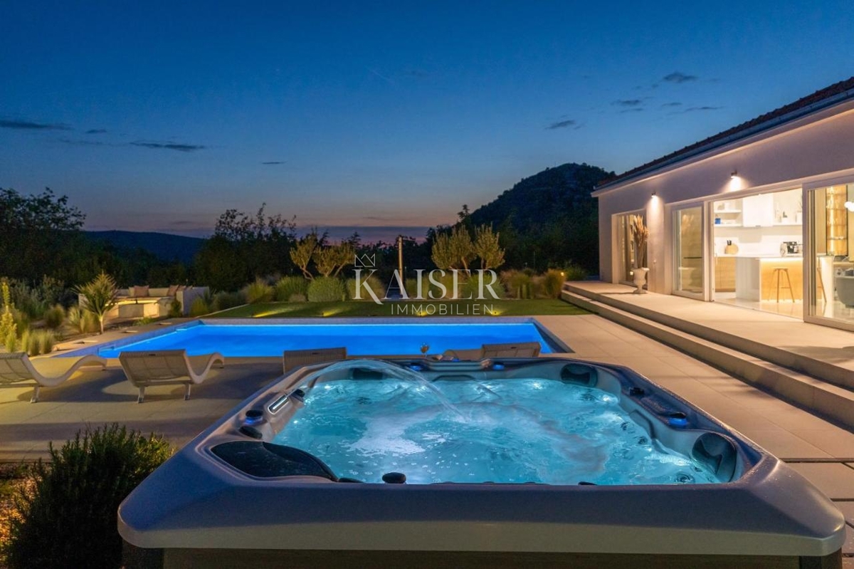 Čudovita hiša v bližini Šibenika