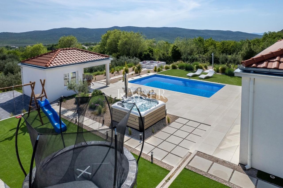 Čudovita hiša v bližini Šibenika