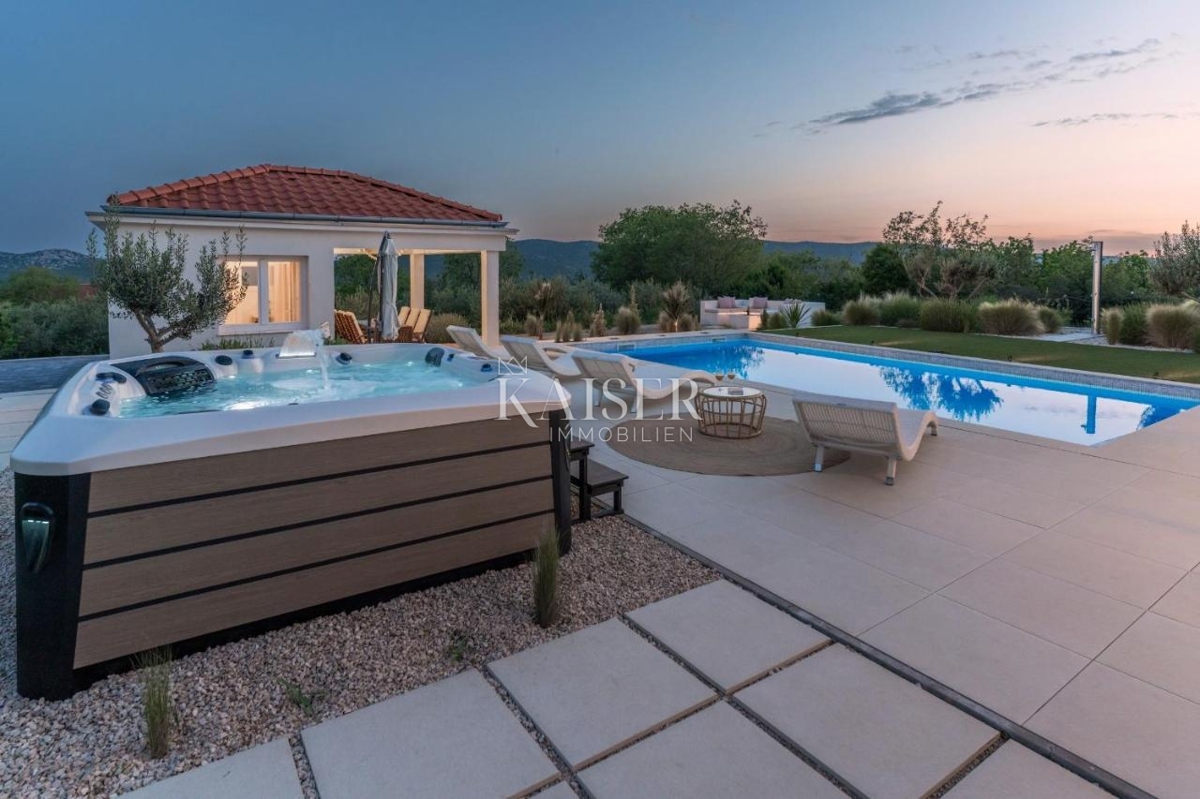 Čudovita hiša v bližini Šibenika