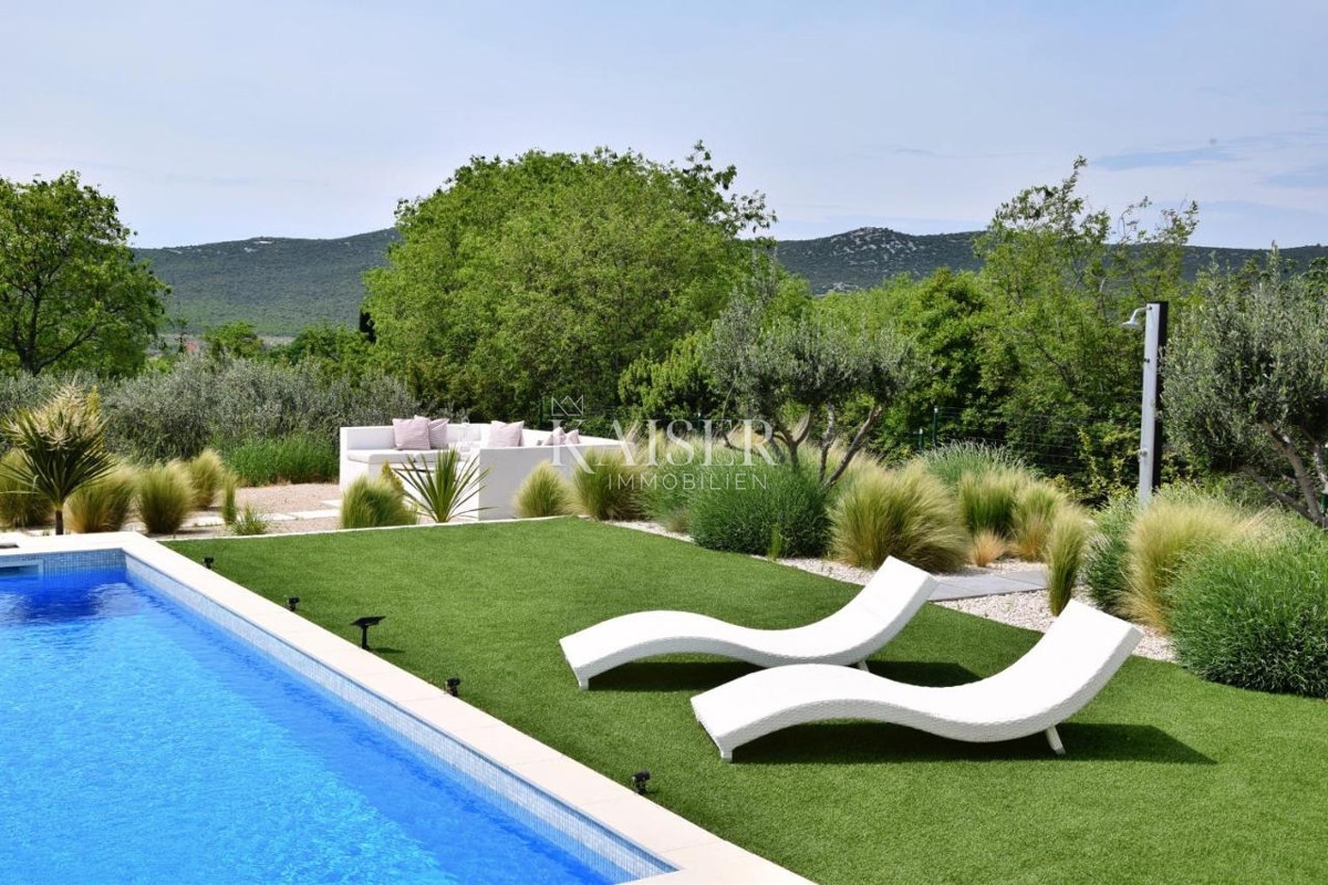 Čudovita hiša v bližini Šibenika